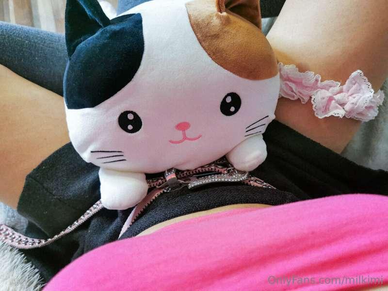 This little one is such a perv.... I love it! ❤️ ❤️ ❤️
Video..
