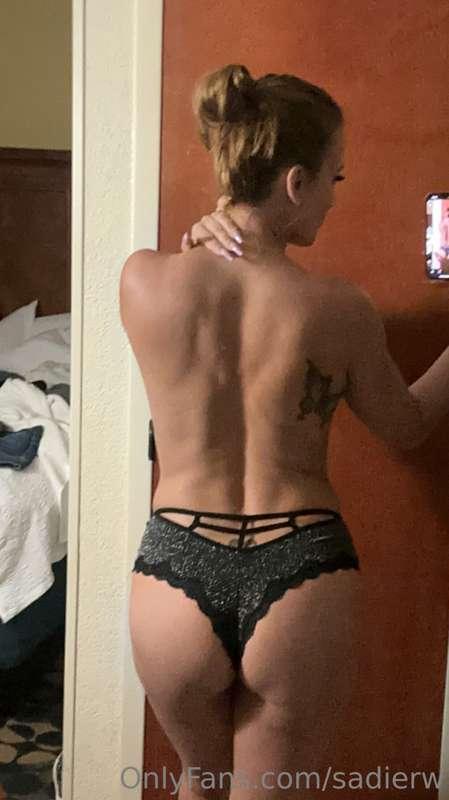 Sensual Sunday! Whose wants to touch every inch and drive me..