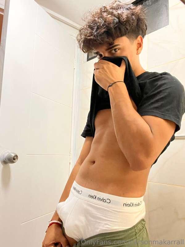 go check out my boi (he does full nudes)https://onlyfans.com..