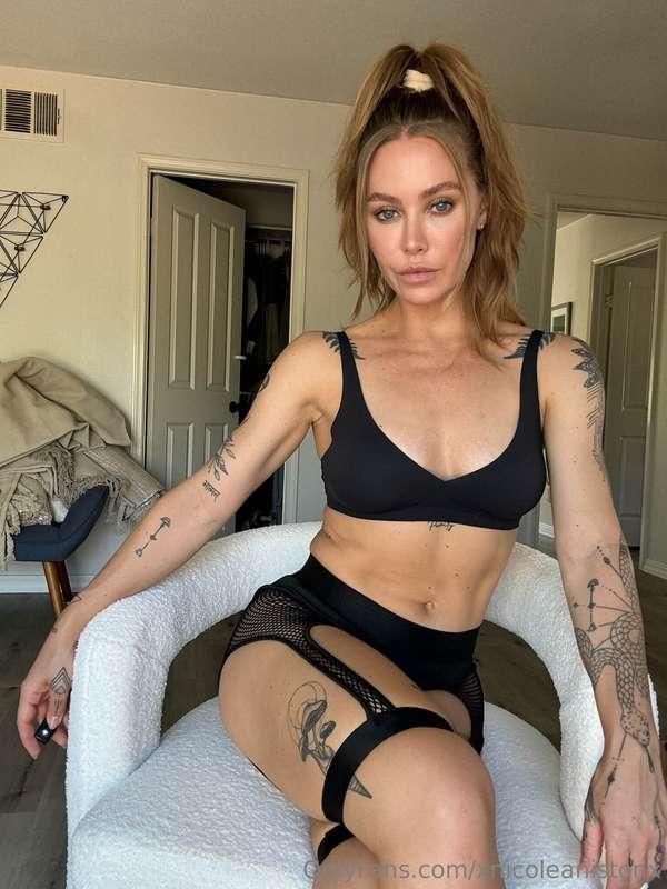  Do you like me in BLACK? 🖤