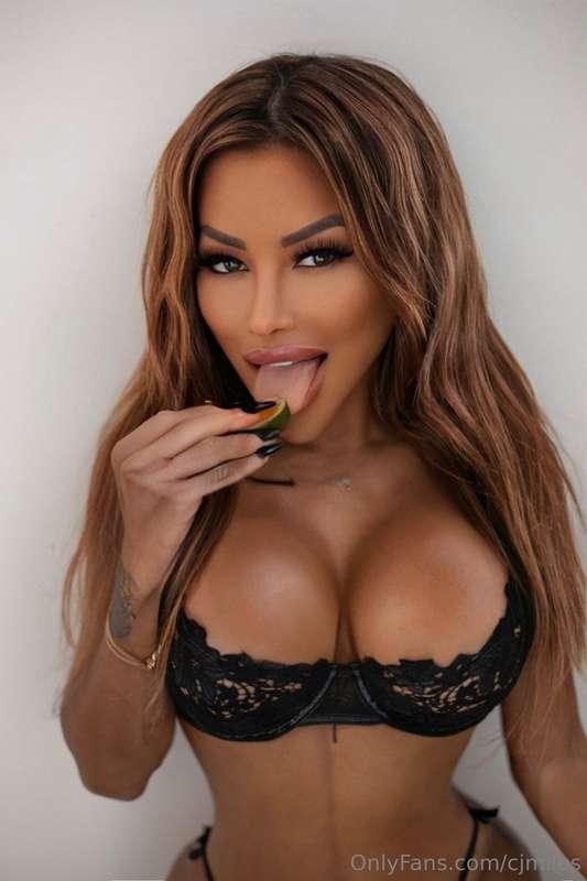 You'd like to receive a wet lick like this on your throbbin ..