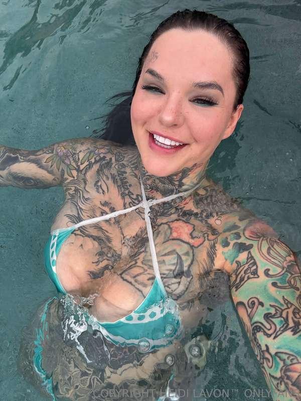 Sun's out, cleavage out! Come over to https://onlyfans.com/h..