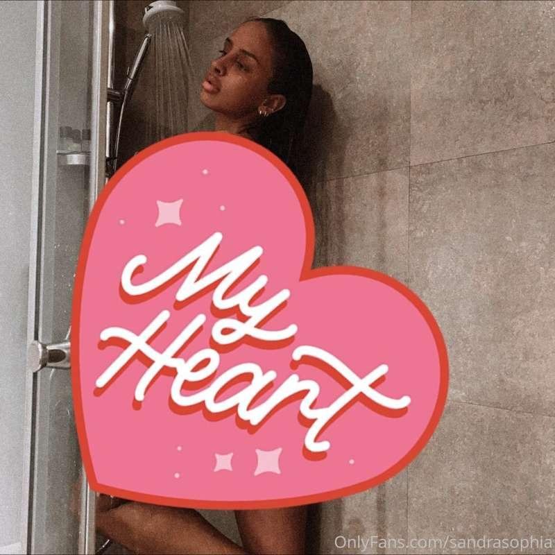 Check ur dm, you might wanna remove this sticker💗💗🤭