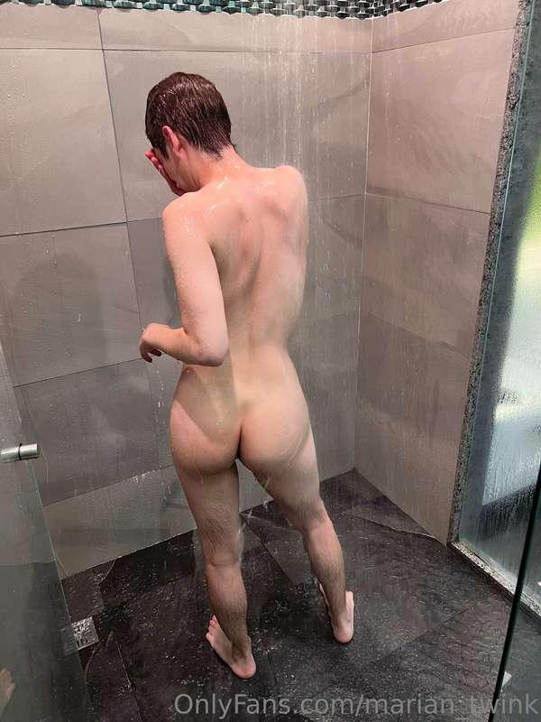 Come and take a shower with me 😉🥵