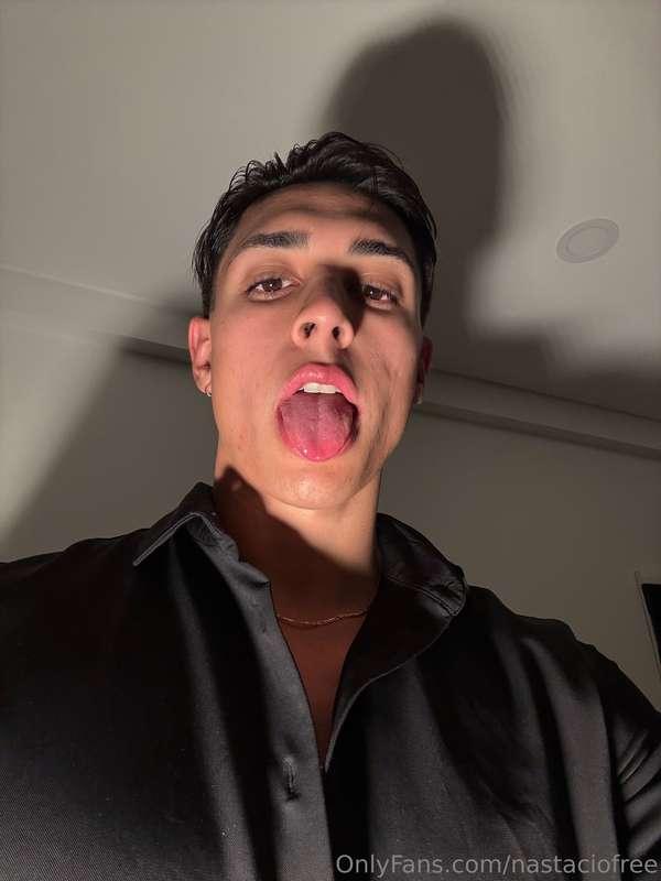 What would you like me to do with my tongue? 🙊👅