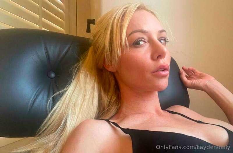 10 of my hard core fuck scenes all for just 10 dollars 😍😍👇🏻