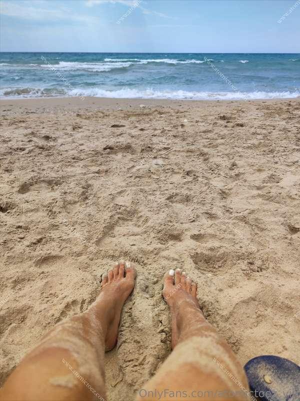 grains of sand on my beautiful sole 😋