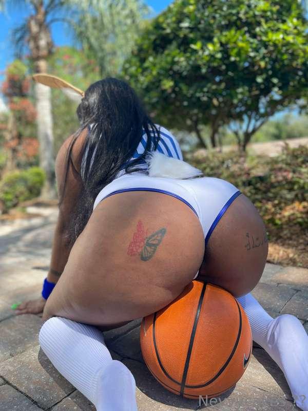 good morning babe make sure you check your dms today ! 💦