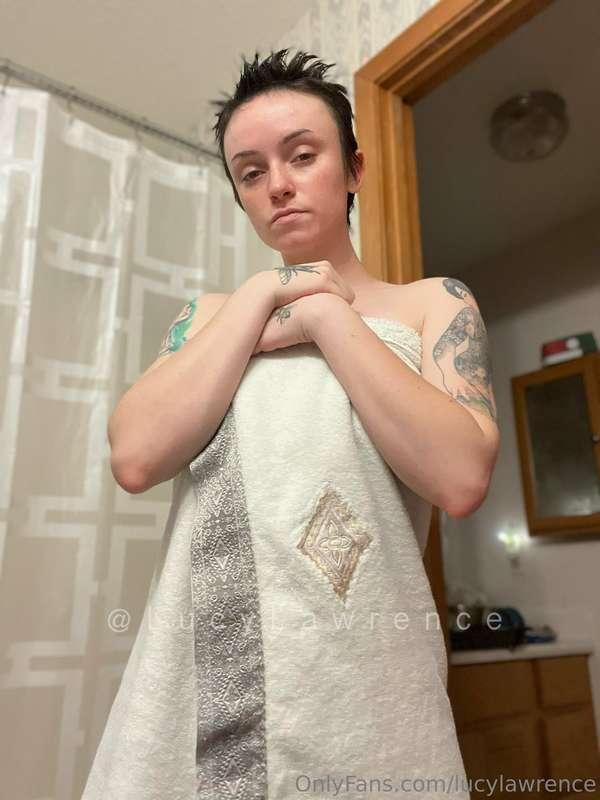 drying off ❤️ my titties are heavy today 😤