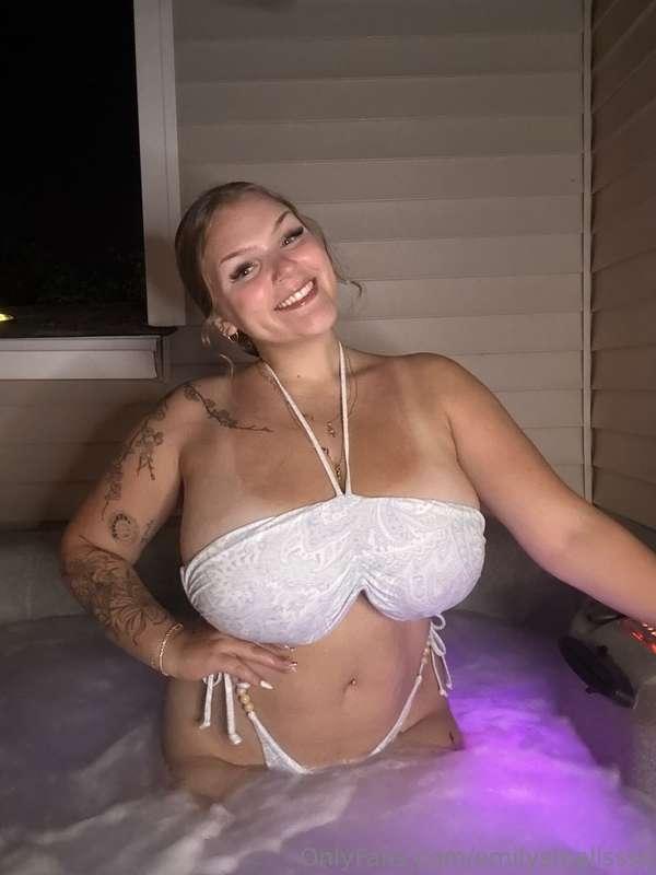 someone to join me? 💛💦 waiting for your message 