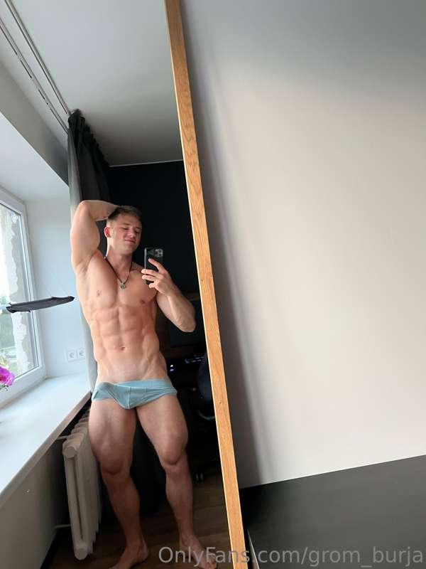 My physique is on fire🔥
Wanna see me without underwear?😜