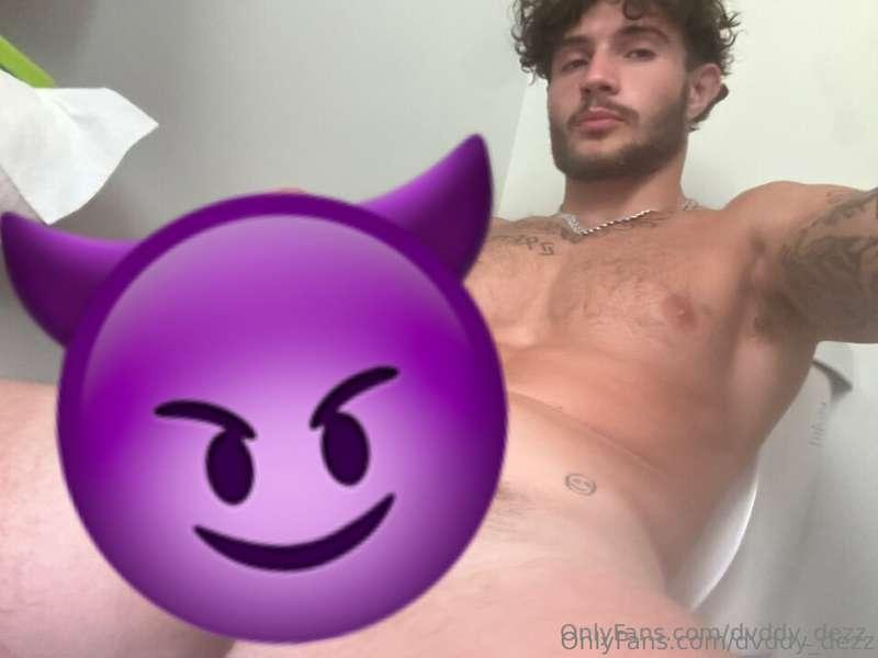 I bet u fucking love this view 😈😈 hit me up in my DMs if you..