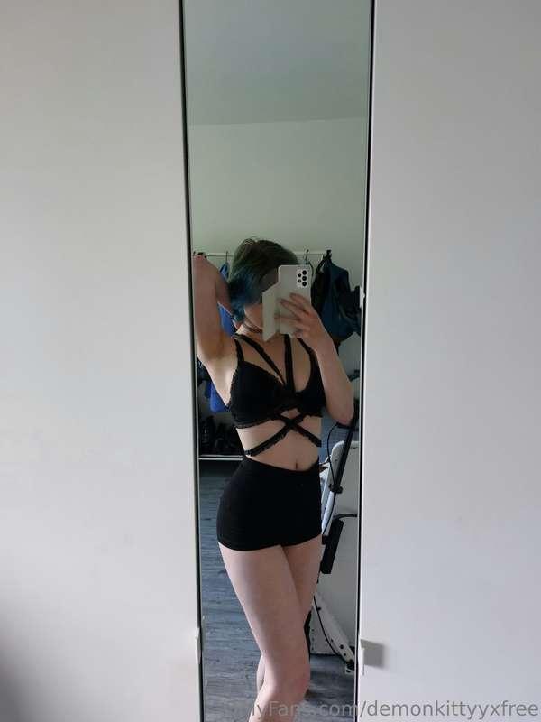 New Shorts Set ^^ Casual vibes, tight shorts, sexy posing