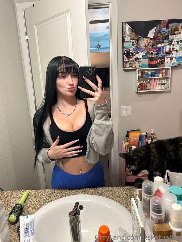 I AM GOIN LIVE ON HERE IN 30 MINUTES AT 3:30 PM MST!! 