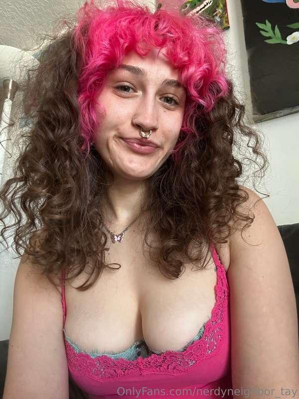 I decided blonde had to go. I’m prettier in pink 😋💕