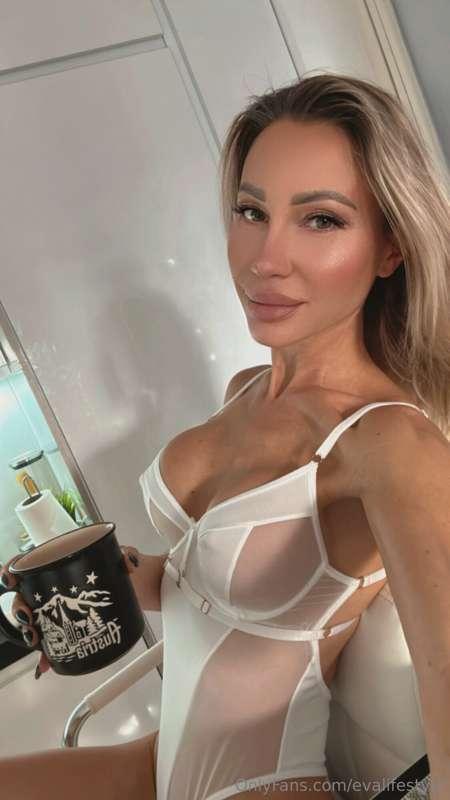 Morning honey 😉😘 
So hot 🥵 on my PRIVATE page 🔥🔥🔥