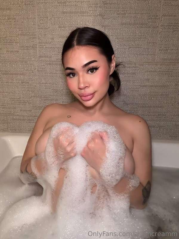 BATH TUB SELF PLAY fuck my pussy got so wet in here 💦💦😍 then..