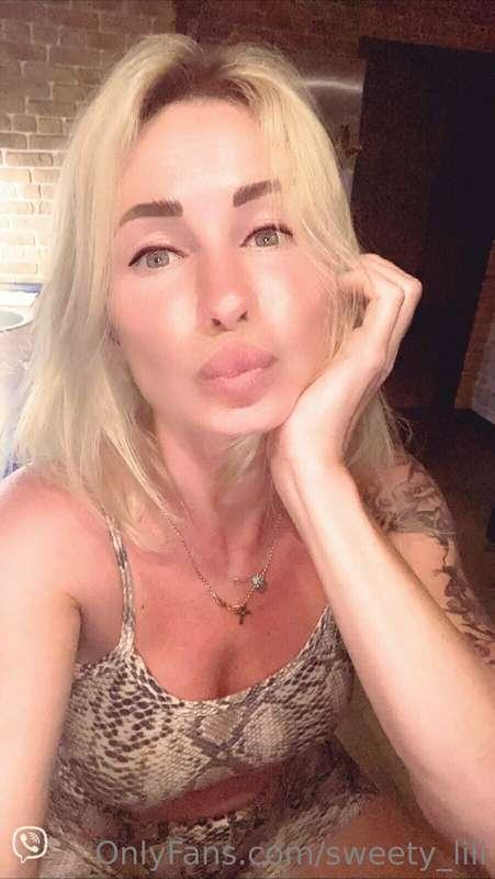 Good morning!☀️🔥
My love, I'm sending you kisses and warm hu..