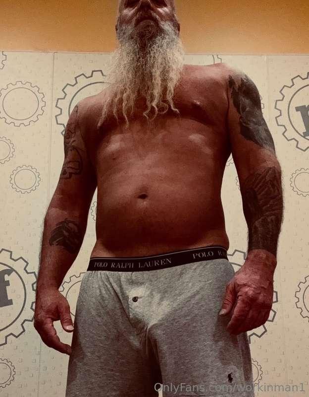 Staying in shape … good morning and happy Sunday 💦🖤. Thanks ..