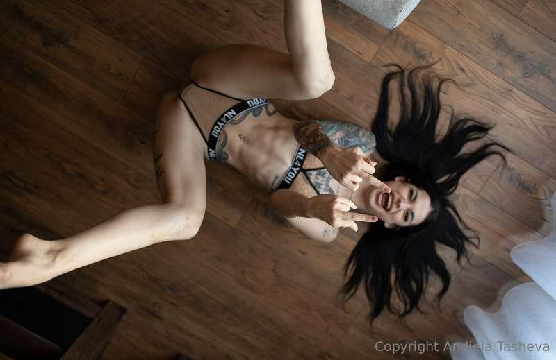 Fuck the broke bitchez Come in my VIP PAGE @andjelatasheva 
