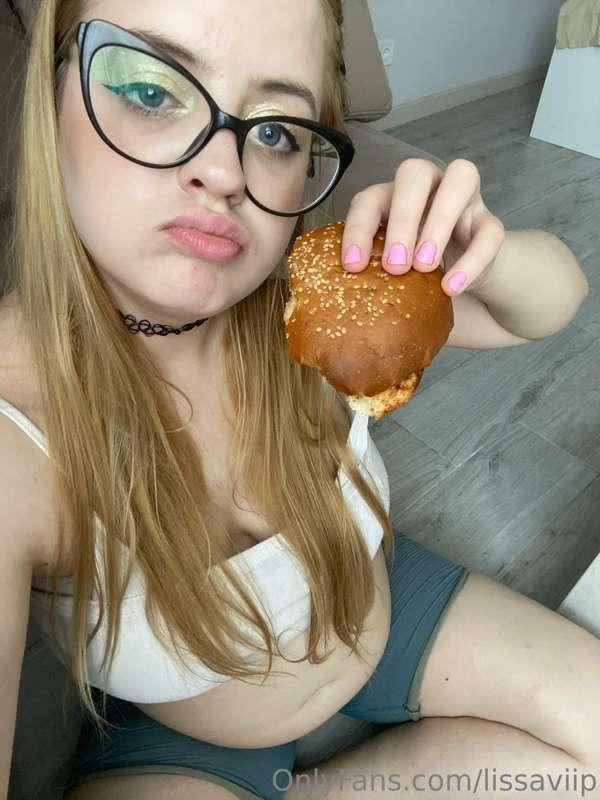 burger? Do u have fatfetish ?