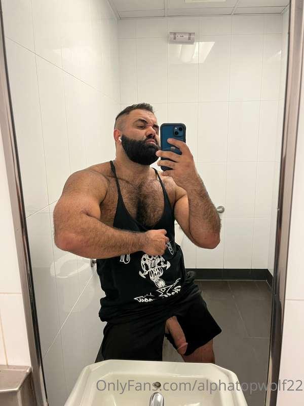 Ripped my shorts during my workout 🙈
Can you tell where? 
NE..