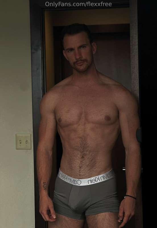 who wants daddies cock