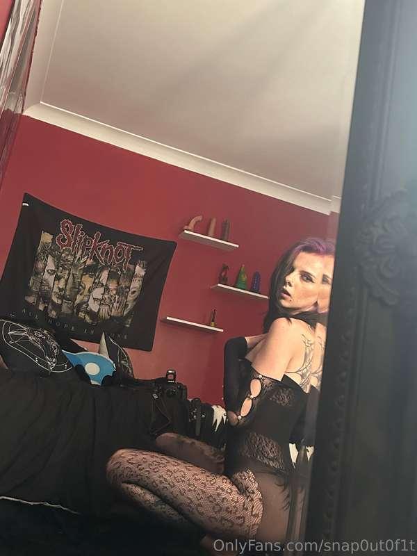 snap0ut0f1t image #0