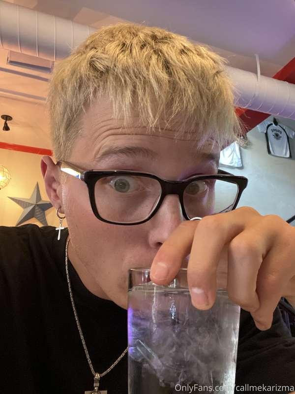 Damn someone just sent me alotttttt of $ for a DM request 😅🥺