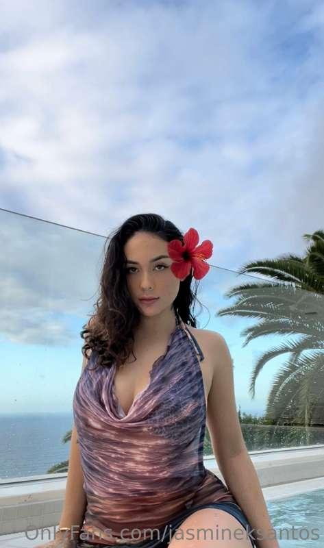 Tune in your DMs for the OF version of this 🤭🌺