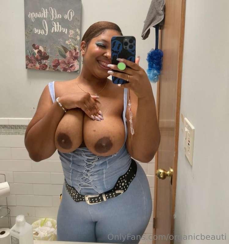 Big titty birthday baddie