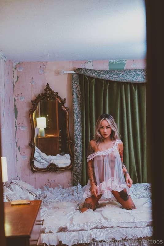 How do you wanna wake me up in the morning? 🥰 (📷: @corwinpre..