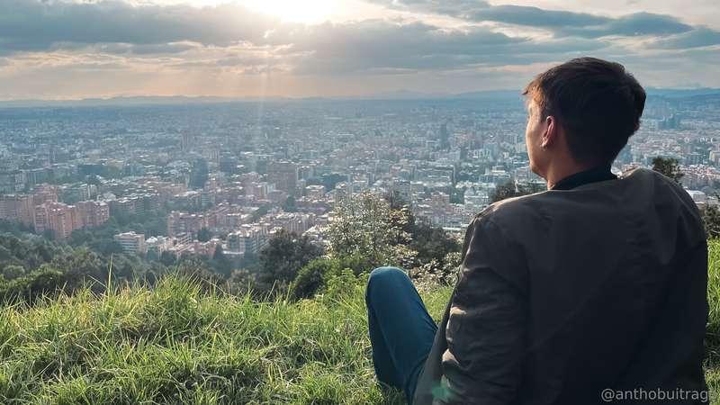 Chilling with a killer view of Bogotá, can't get enough of t..