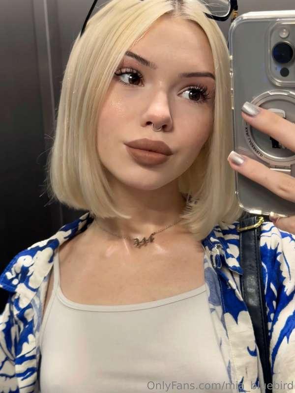 The weather made it possible to walk out a summer outfit hah..