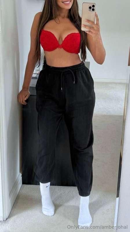 Red bra kinda day ✌🏽