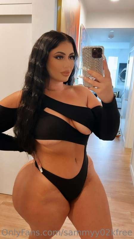 My curves will make you tremble 😈