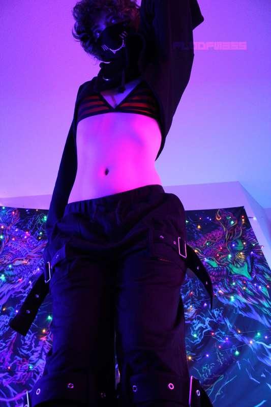 tummy full of boners 🍑