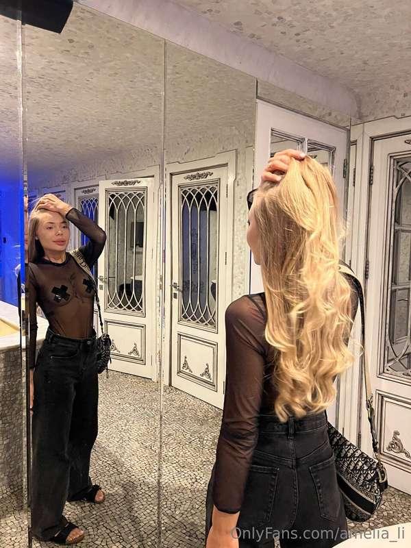 unusual mirror photo😋