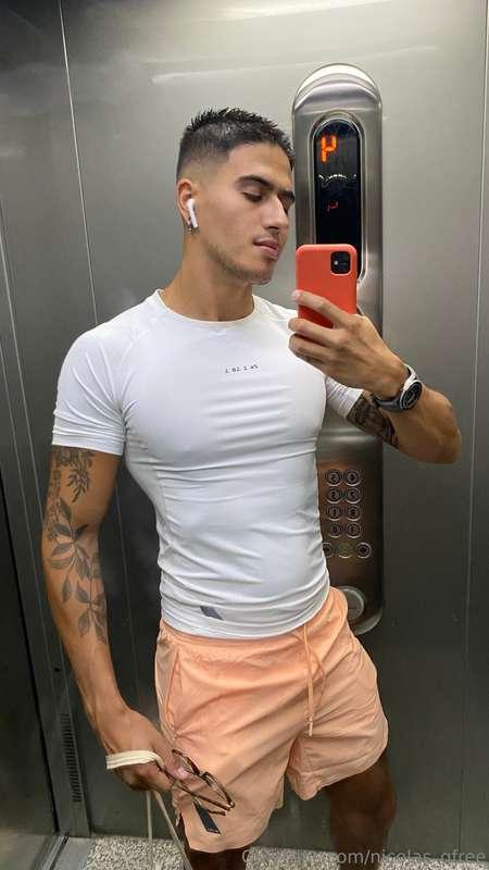 I arrived tired 🥱🦶🏼