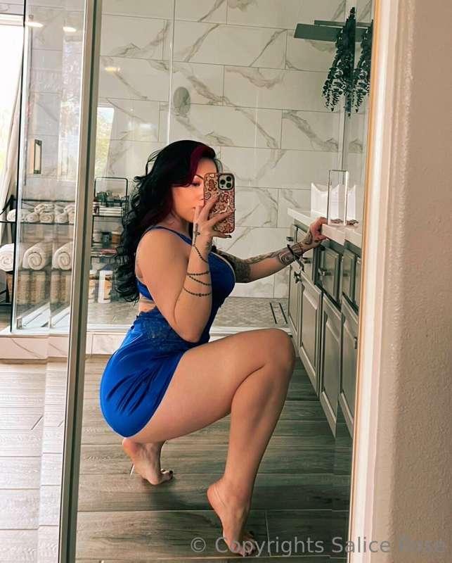 🦶🍑 Wanna see LOTS of feet, legs, Booty & feet with dildos co..