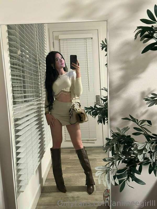 trying new outfits... do we like this one? 👀
