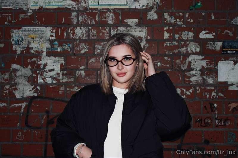 Smart is the new sexy.Confidence in my eyes, street vibes in..