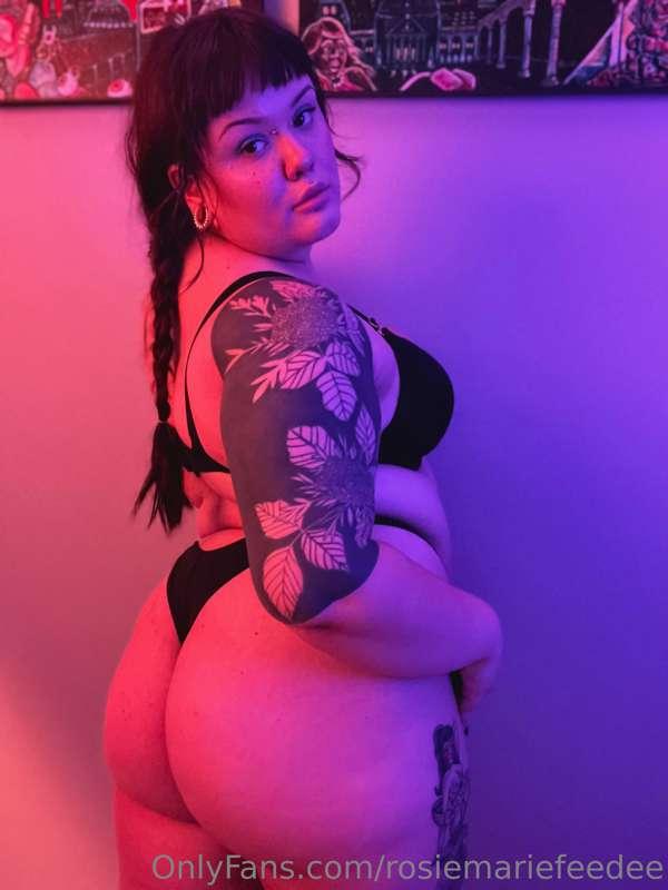 Proud of my growing booty.
It’s perfect for backshots 😈
