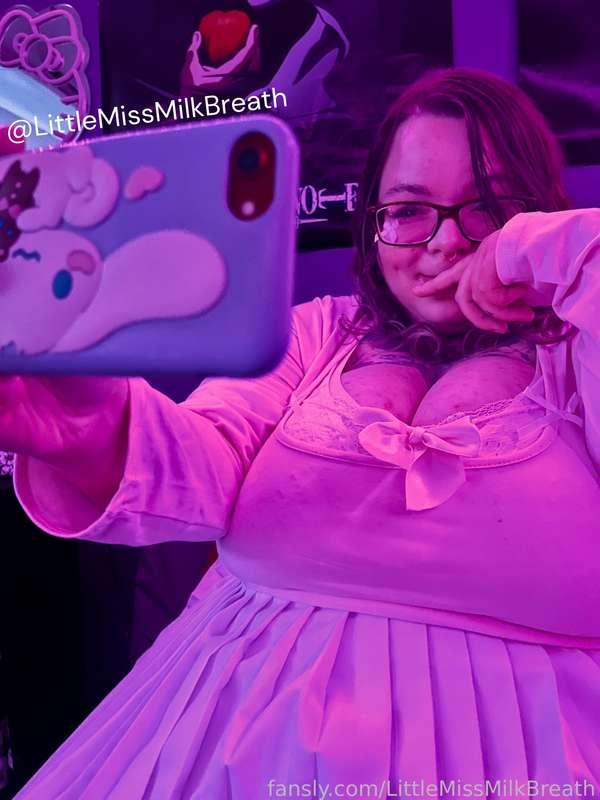 For Valentine’s Day we’ve worked hard to prepare you guys a super SWEET treat! 🍰💕

If you wanna see a sneak peek, tip at least $2 on my “reward me” tip bar on any pinned post! 🤑💲

Then send a message to let me know! I’ll be waiting. 💕🥺

#cute #adorable #femme #pink #feminine #valentine #valentinesday #fishnets #skirt #bow #brunette #legs #feet #cleavage #chubby #curvy #plussize #black #interracial #femboy #cuck #threesome #couple