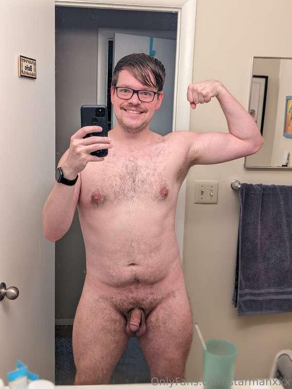 Love taking pics after a shower 😉🚿🧖‍♂️