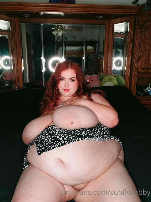 Some pics of me looking fatter than ever 💖 (Can you guess wh..