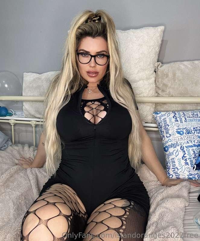 How do I look in black? 🖤 