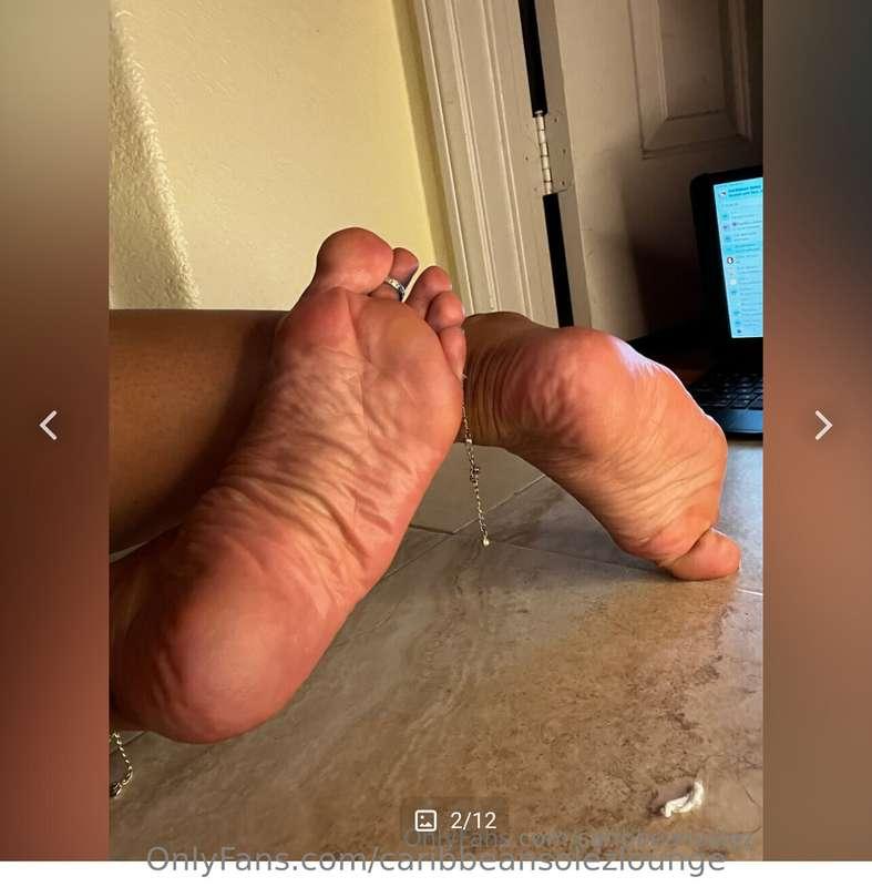 Nothing like being on the ground level next to my soles 😈@ca..