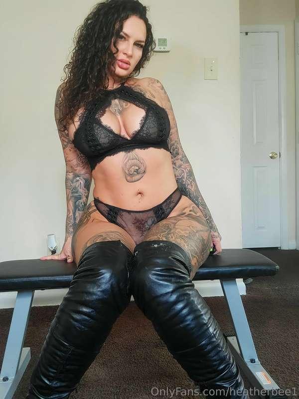 Can you guess what I'm thinking about? 😈💦 
DM for Content Li..
