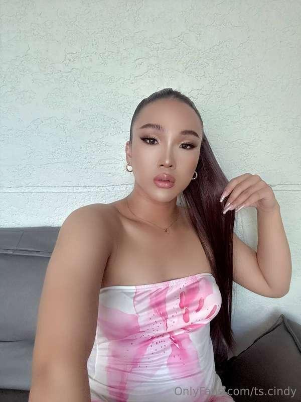 pink dress, brunette hair and hot fantasies 💦what more do yo..